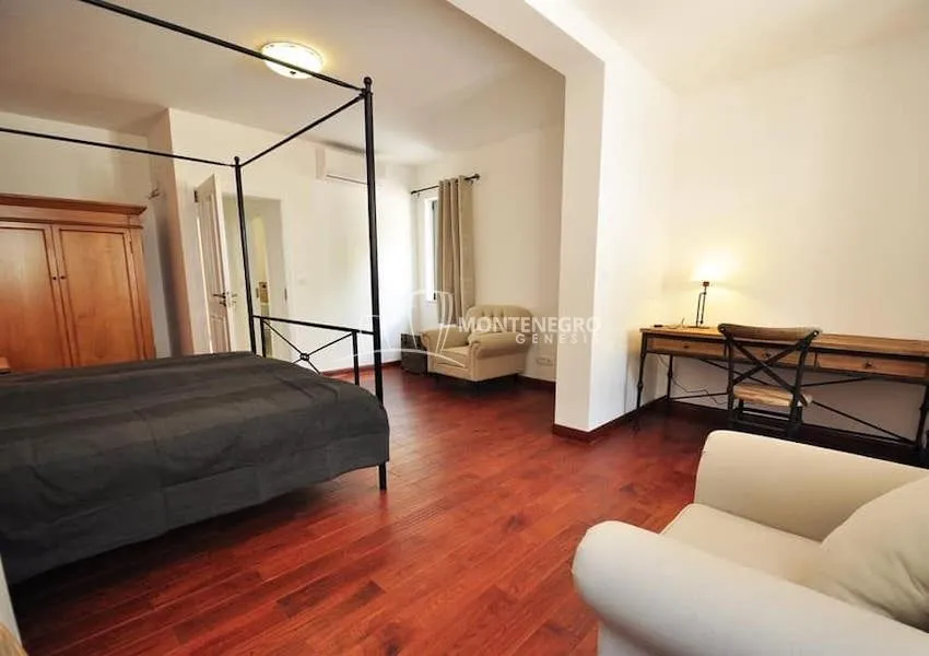 Prodaja, dvosoban stan, 110m², Risan, Kotor