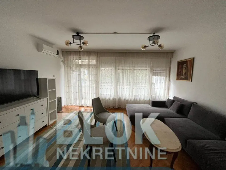 Izdavanje, trosoban stan, 100m², Gorica C, Podgorica