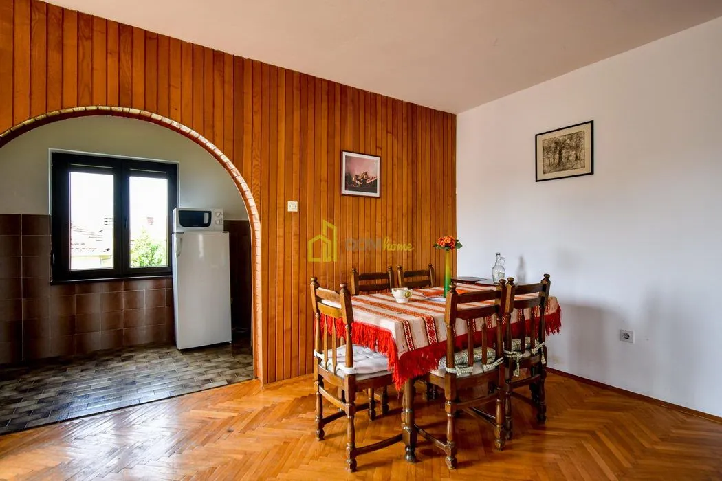 Sale, house, 370m², Tološi, Podgorica