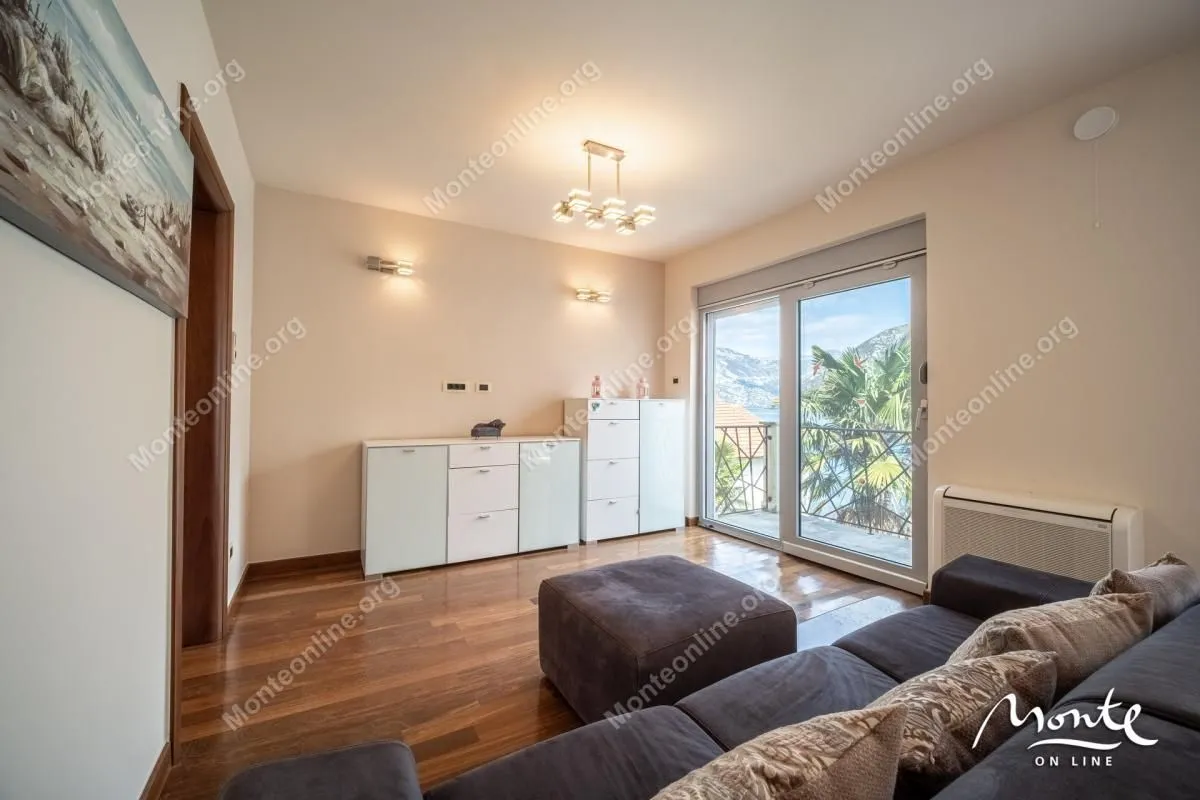 Sale, house, 484m², Stoliv, Kotor