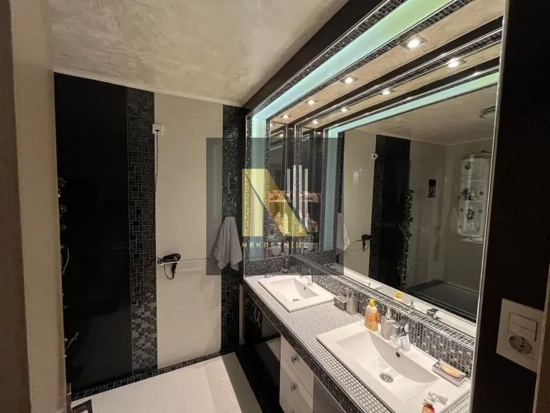 Prodaja, trosoban stan, 108m², Bulevar patrijarha Pavla, Novi Sad Sve Podlokacije