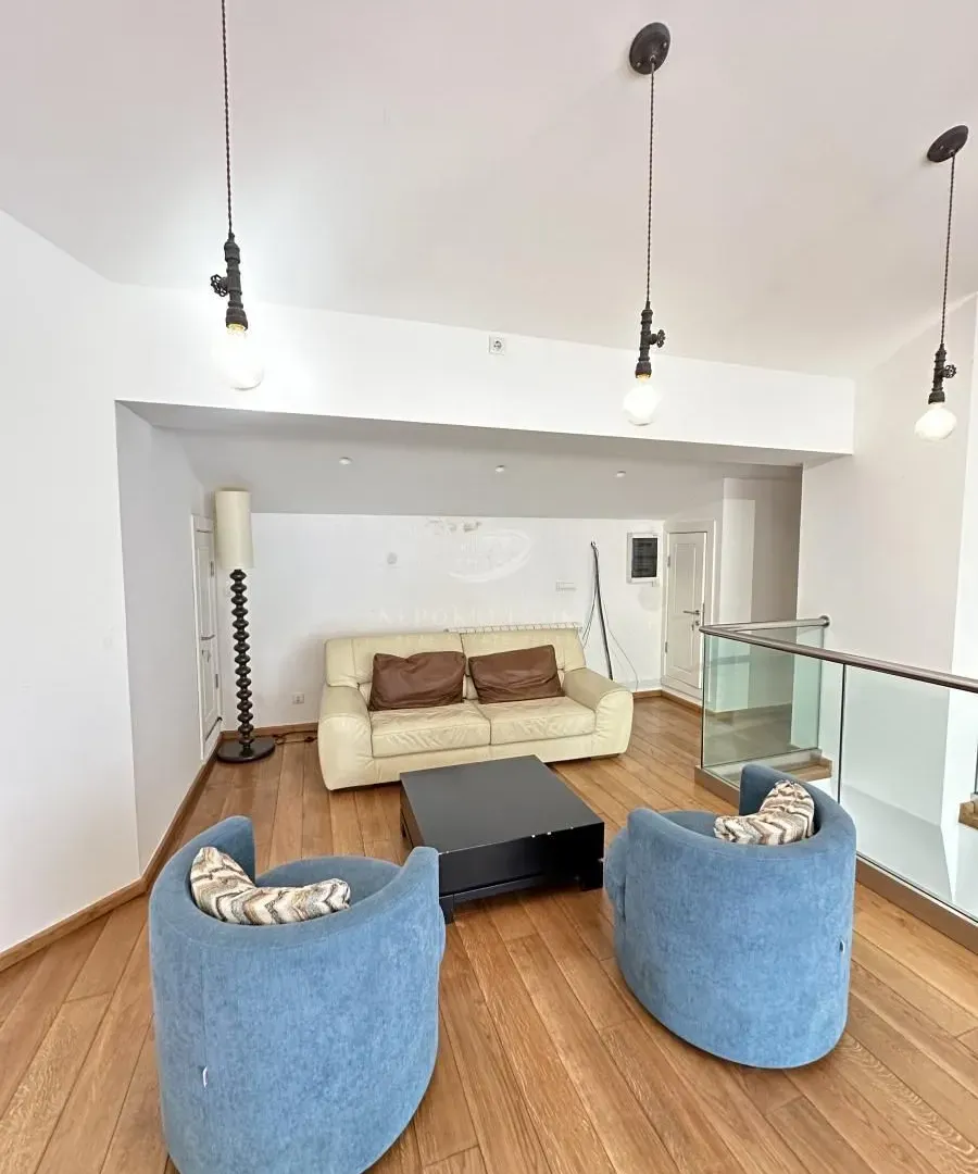Sale, house, 300m², Lekino Brdo, Voždovac Sve Podlokacije