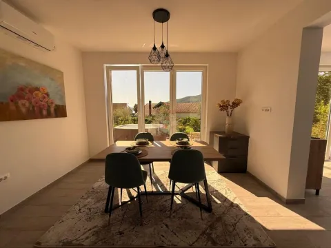 Prodaja, dvosoban stan, 77m², Herceg Novi, Crna Gora