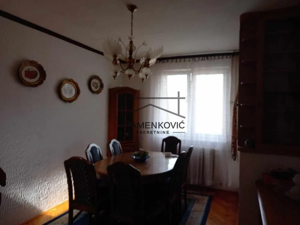 Prodaja, četvorosoban stan, 81m², Sajam, Novi Sad Sve Podlokacije
