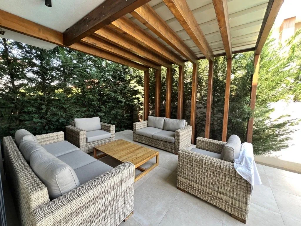 Izdavanje, kuća, 230m², Gornja Gorica, Podgorica