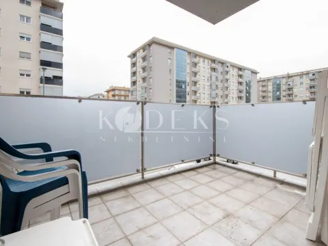 Rent, two bedroom apartment, 72m², City Kvart, Podgorica - image 11