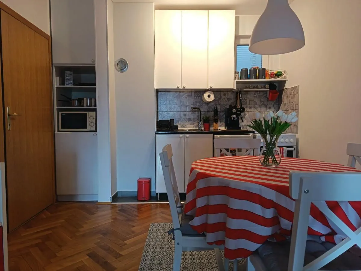 Prodaja, dvosoban stan, 61m², Cara Dušana, Novi Sad Sve Podlokacije