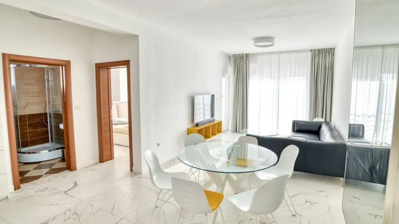 Izdavanje, dvosoban stan, 60m², Petrovac, Budva