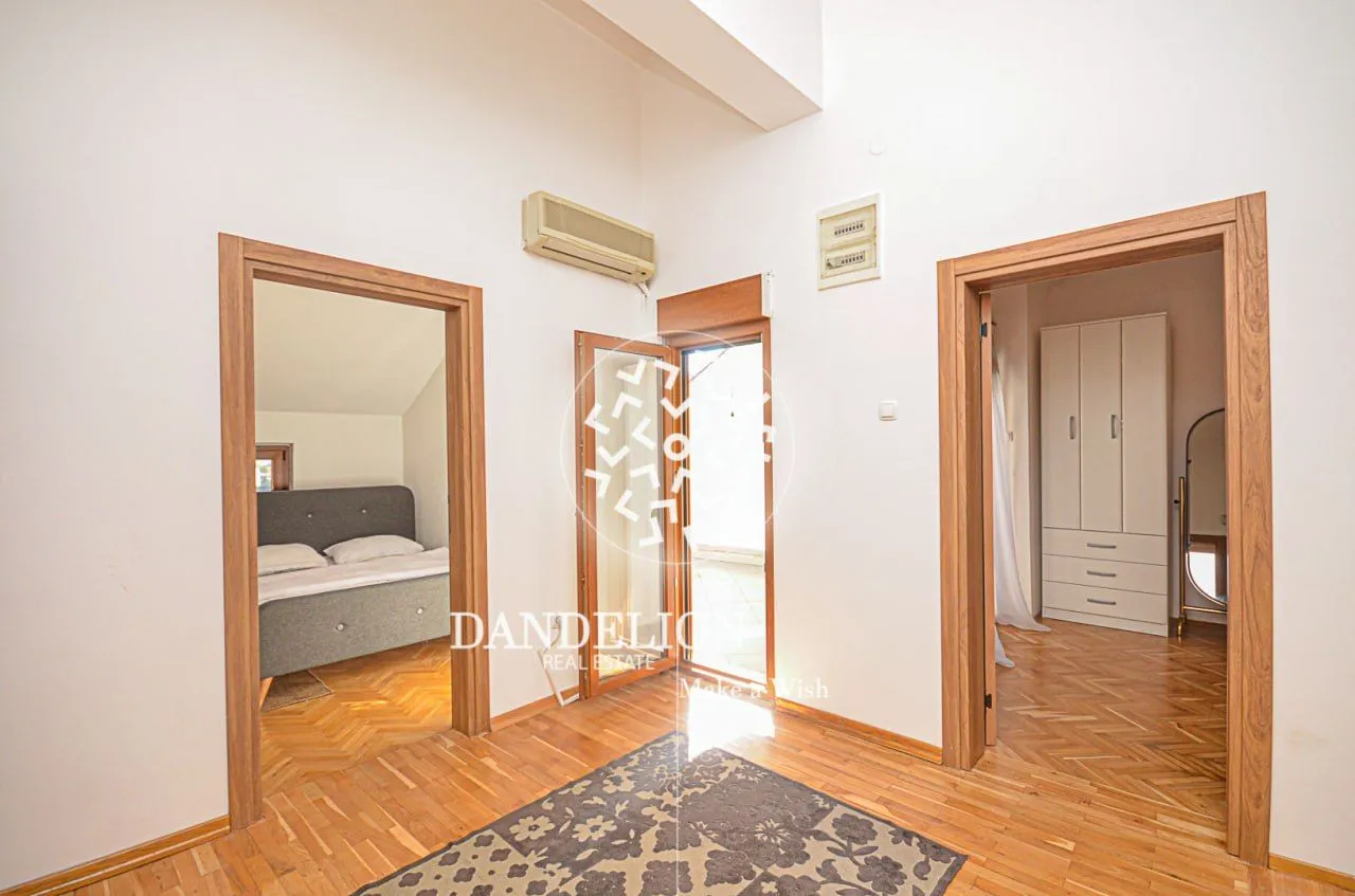 Izdavanje, stan, 300m², Gorica C, Podgorica