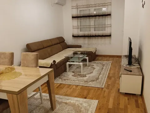 Izdavanje, jednosoban stan, 60m², Stari Aerodrom, Podgorica - image 1