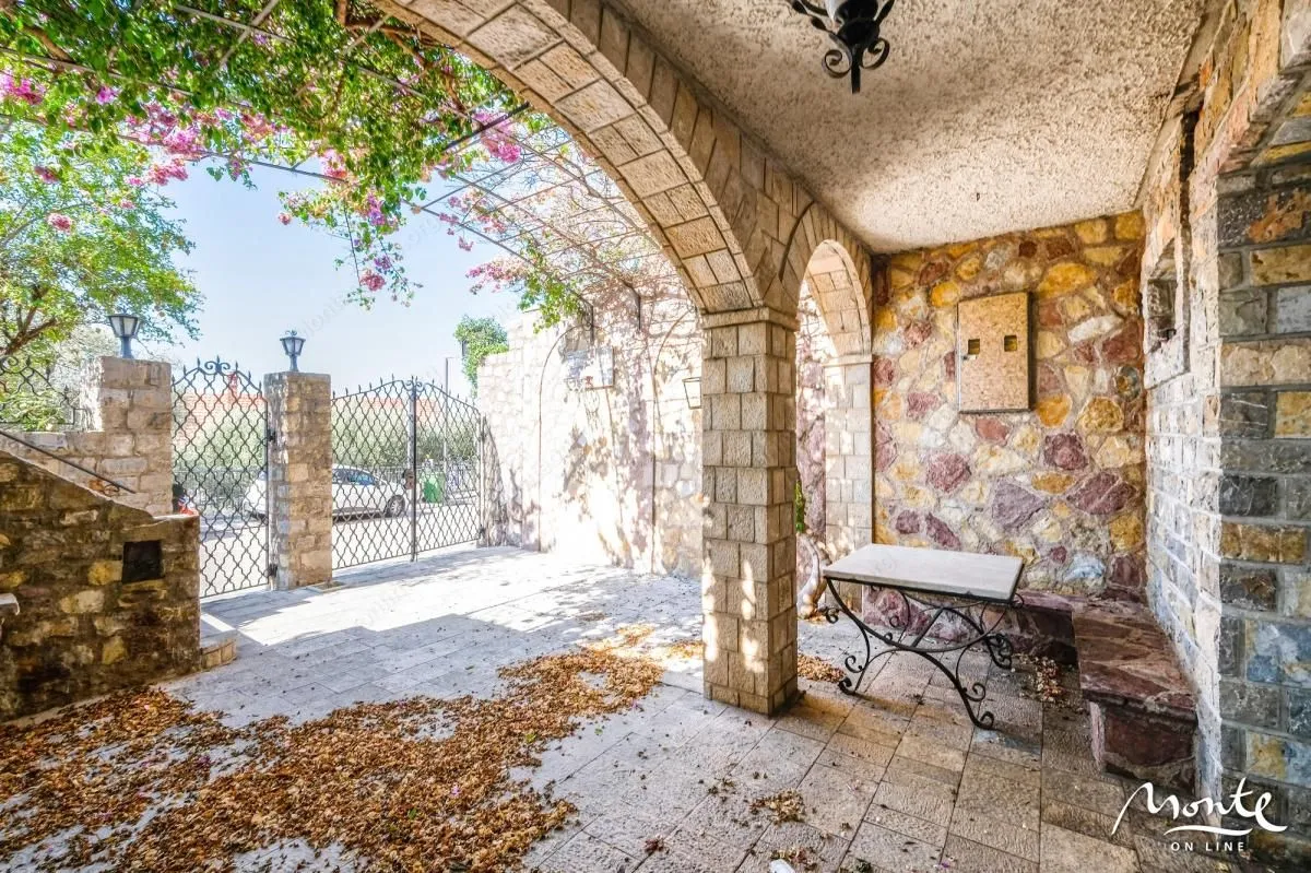 Sale, house, 375m², Sveti Stefan, Budva
