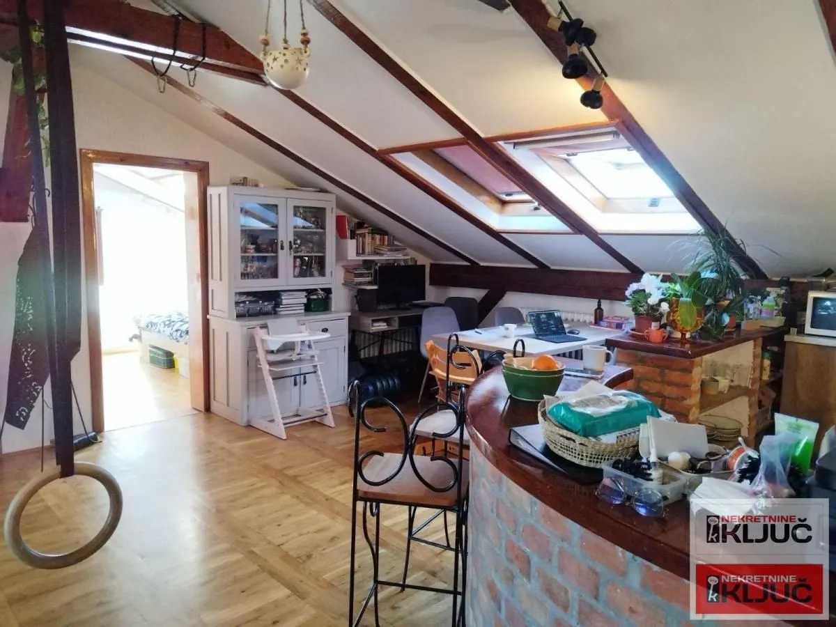 Prodaja, trosoban stan, 76m², Novo naselje, Novi Sad