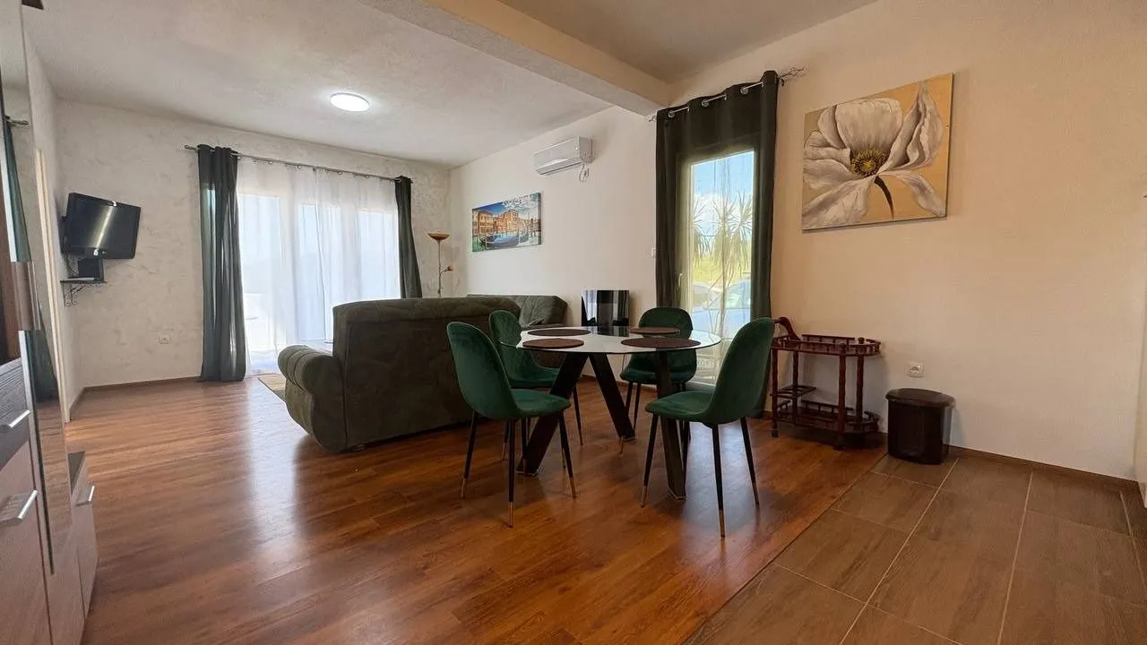 Rent, two bedroom apartment, 70m², Mažina, Tivat