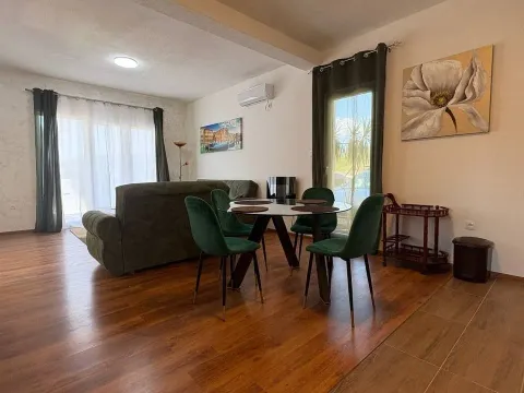 Rent, two bedroom apartment, 70m², Mažina, Tivat - image 6