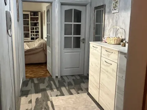 Rent, three bedroom apartment, 100m², Pejton, Podgorica - image 2