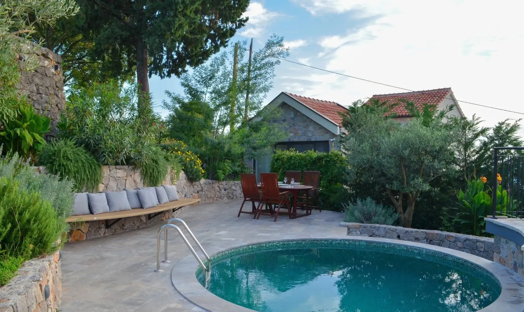 Rent, house, 520m², Đuraševići, Tivat