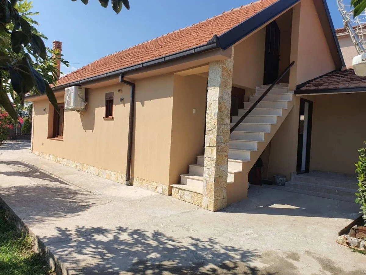 Izdavanje, kuća, 92m², Mareza, Podgorica