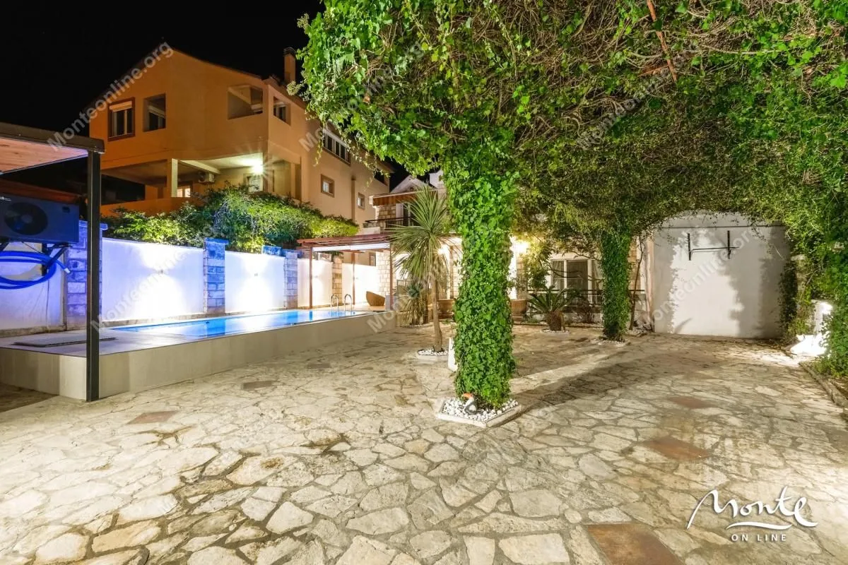 Prodaja, kuća, 198m², Tivat, Crna Gora