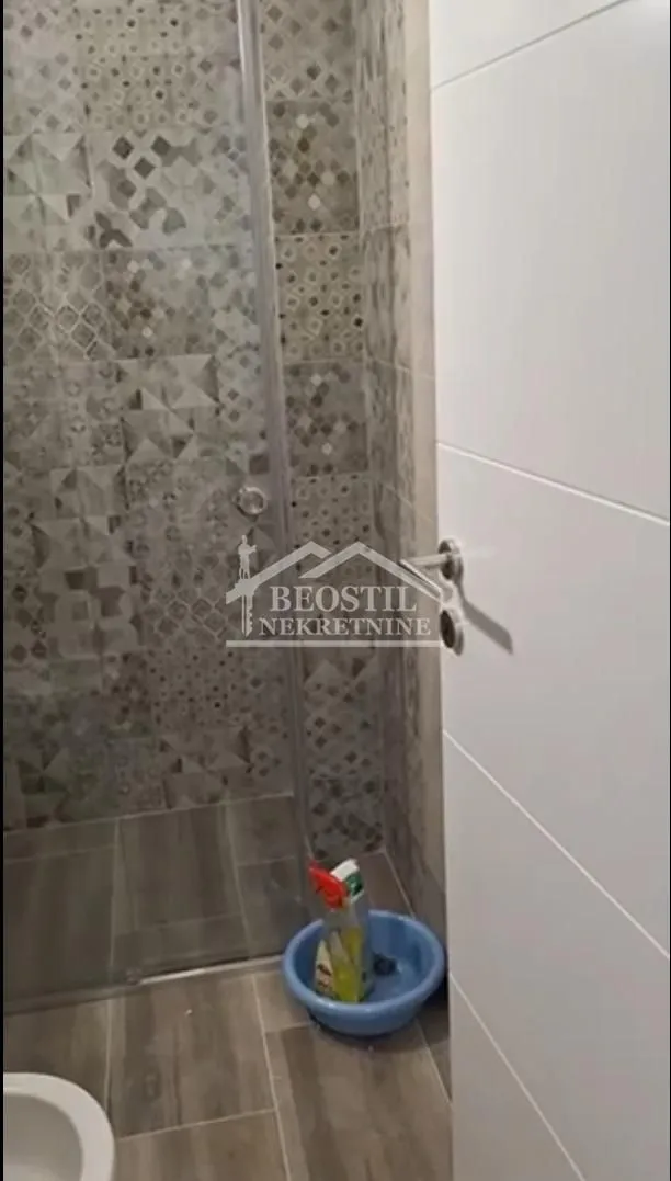 Prodaja, trosoban stan, 32m², Zemun Sve Podlokacije, Beograd