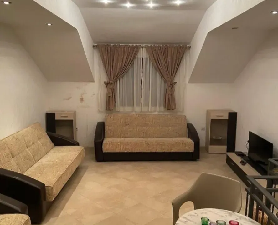 Izdavanje, jednosoban stan, 80m², Tivat, Crna Gora