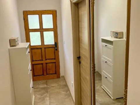 Izdavanje, dvosoban stan, 71m², Tivat, Crna Gora - image 9