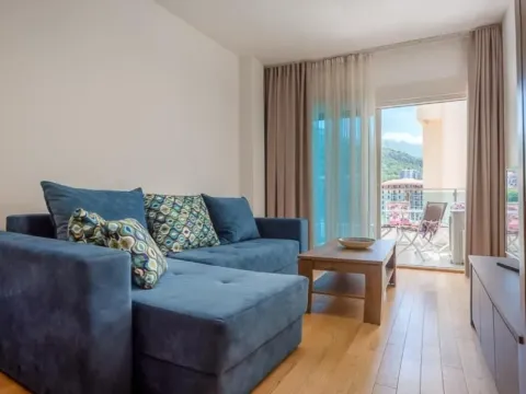 Sale, two bedroom apartment, 55m², Bečići, Budva - image 1