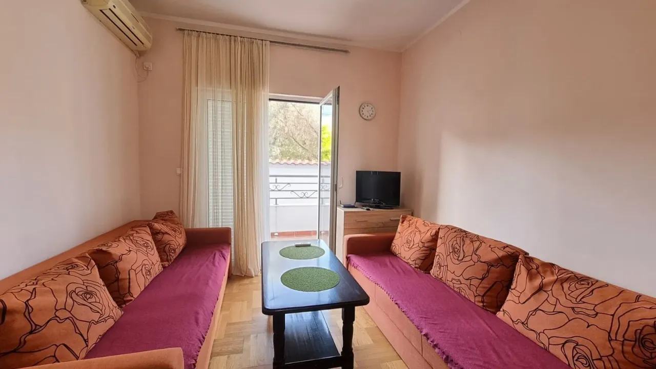 Izdavanje, garsonjera, 30m², Budva, Crna Gora
