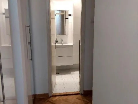 Izdavanje, poslovni prostor, 51m², Savski Venac, Beograd - image 9