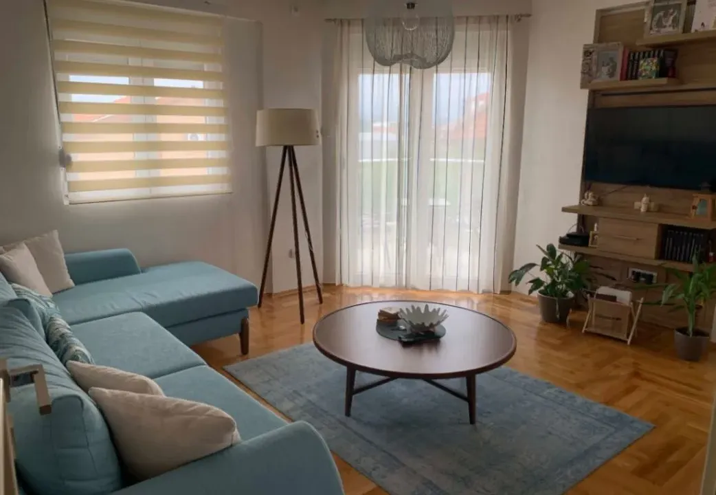 Izdavanje, dvosoban stan, 74m², Zabjelo, Podgorica