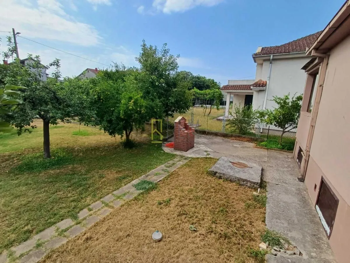 Sale, house, 161m², Tološi, Podgorica
