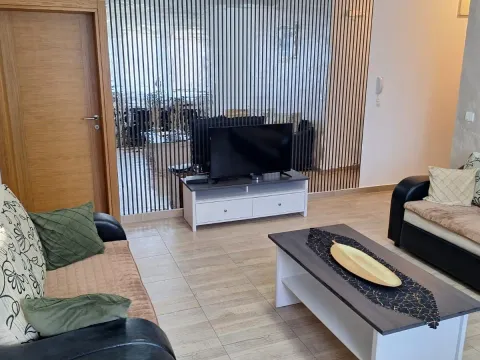 Izdavanje, dvosoban stan, 75m², Dumidran, Tivat - image 3