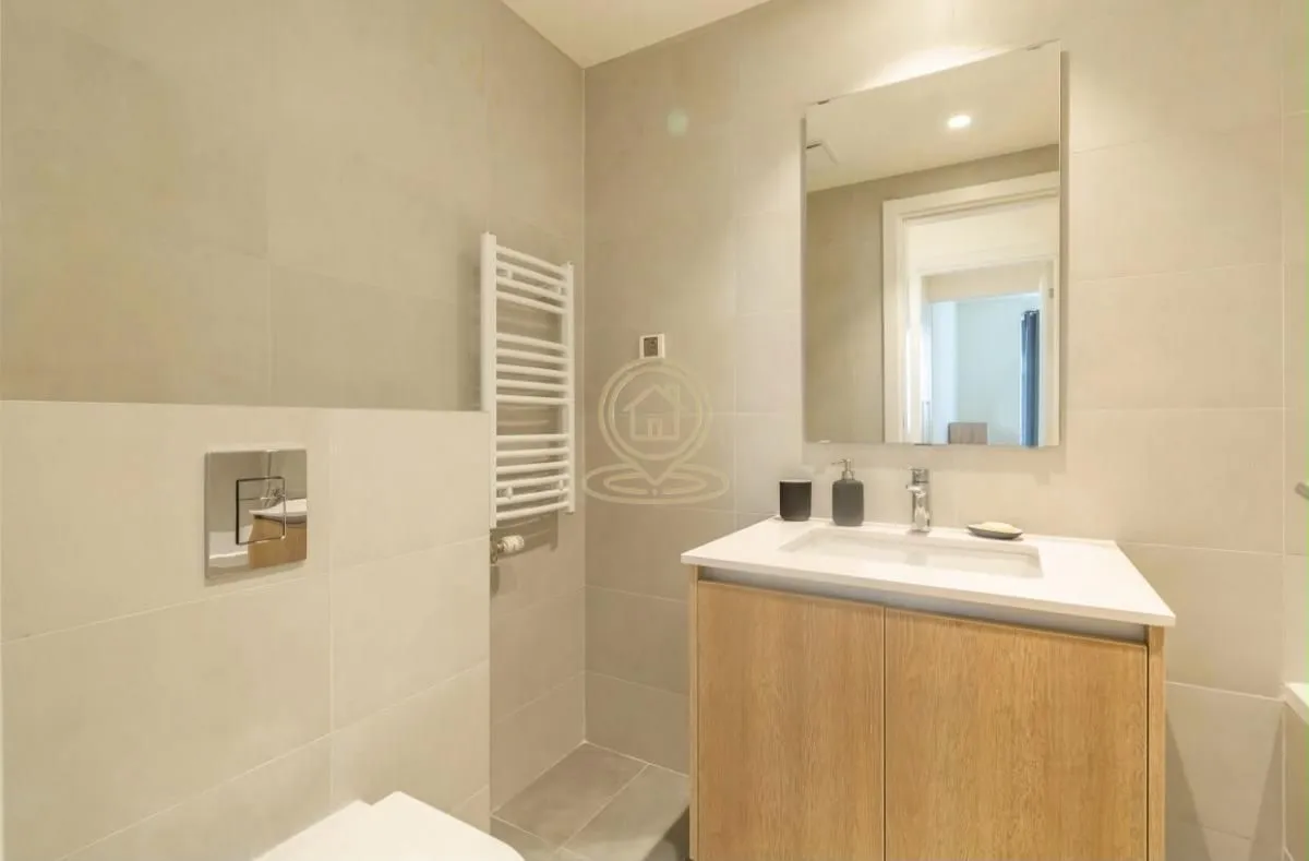 Izdavanje, trosoban stan, 87m², Savski Venac, Beograd