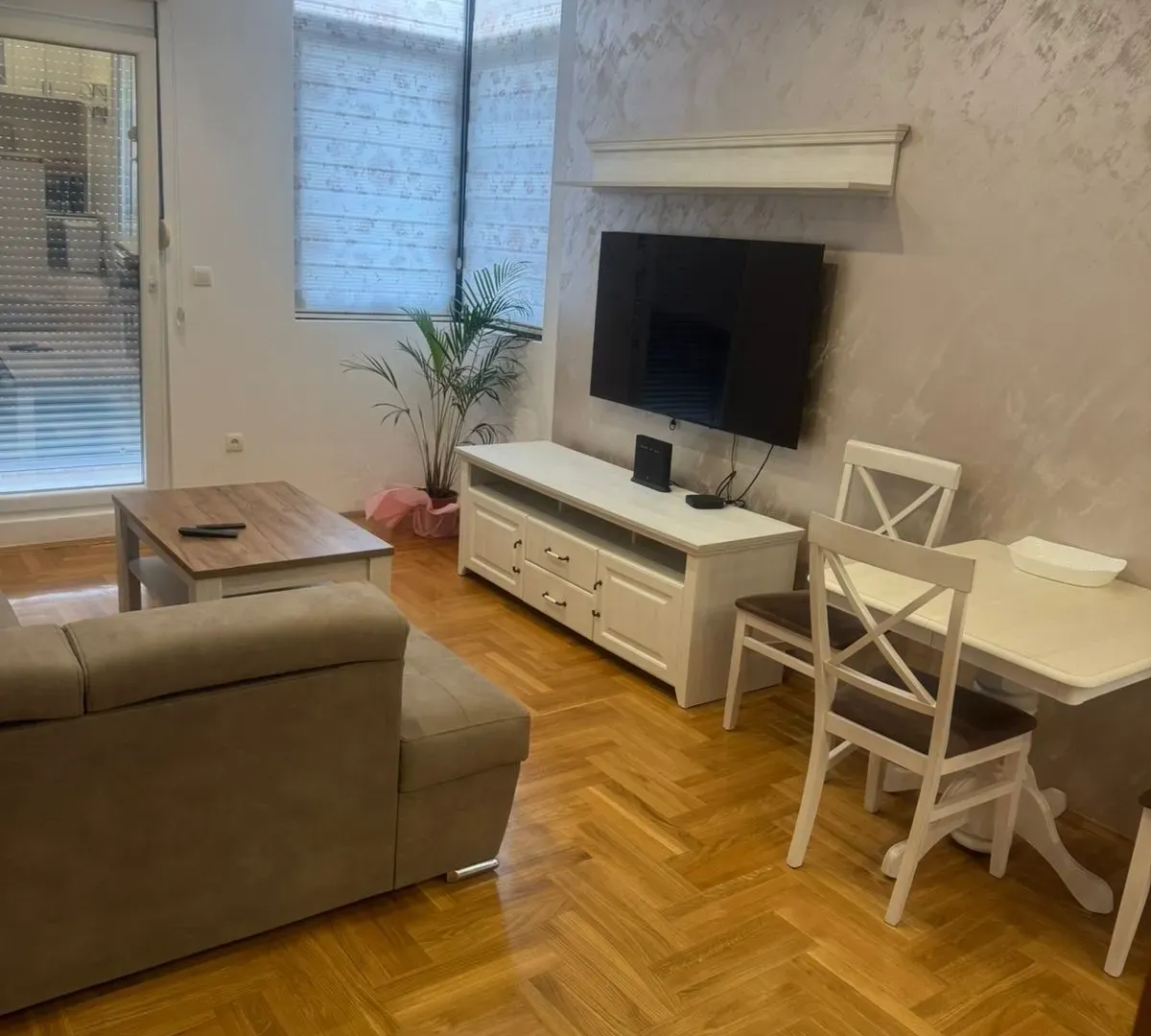 Izdavanje, jednosoban stan, 52m², Kava, Tivat
