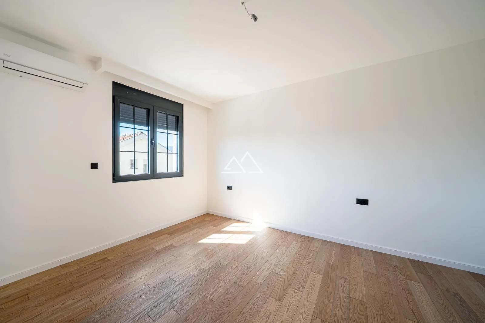 Prodaja, trosoban stan, 96m², Centar, Tivat