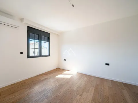 Prodaja, trosoban stan, 96m², Centar, Tivat - image 4