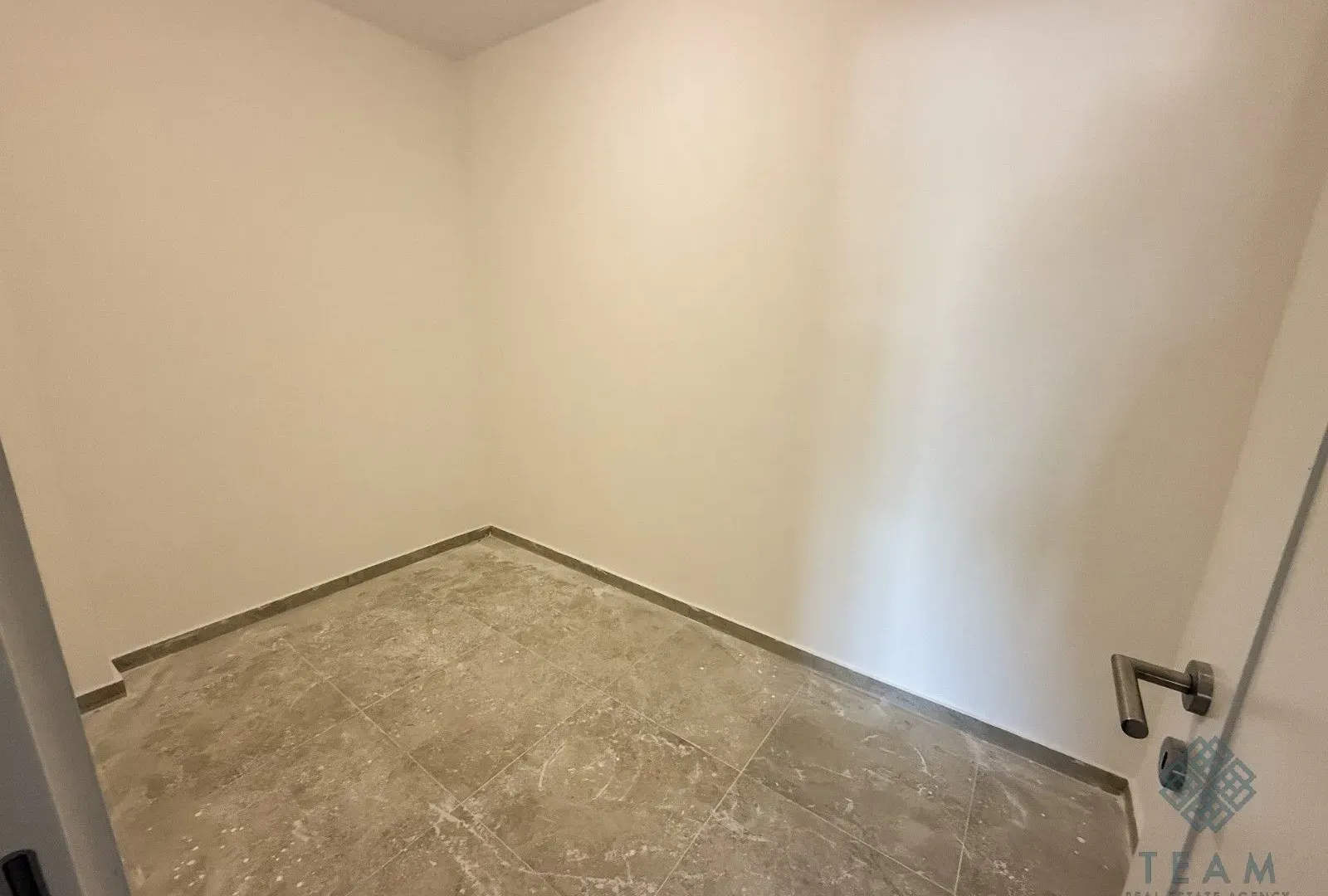 Prodaja, trosoban stan, 127m², Tološka šuma, Podgorica