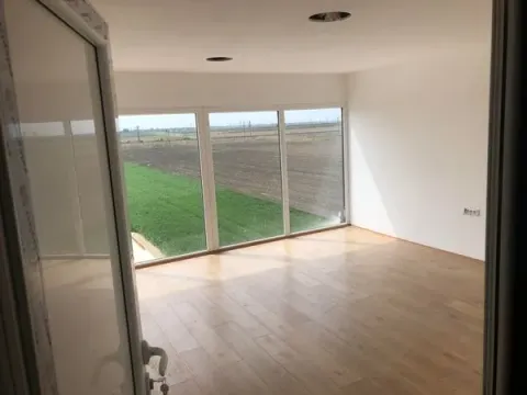 Izdavanje, poslovni prostor, 2900m², Batajnica, Beograd
