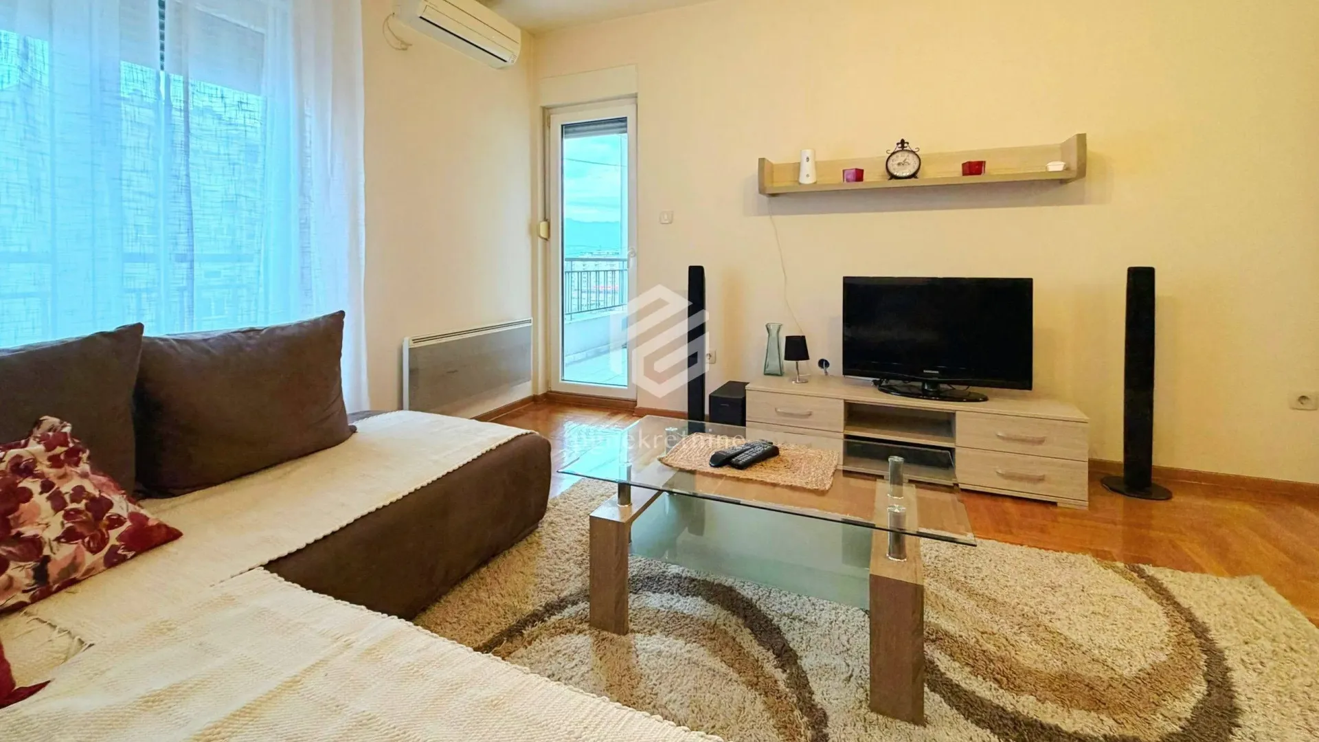 Rent, one bedroom apartment, 45m², Pobrežje, Podgorica