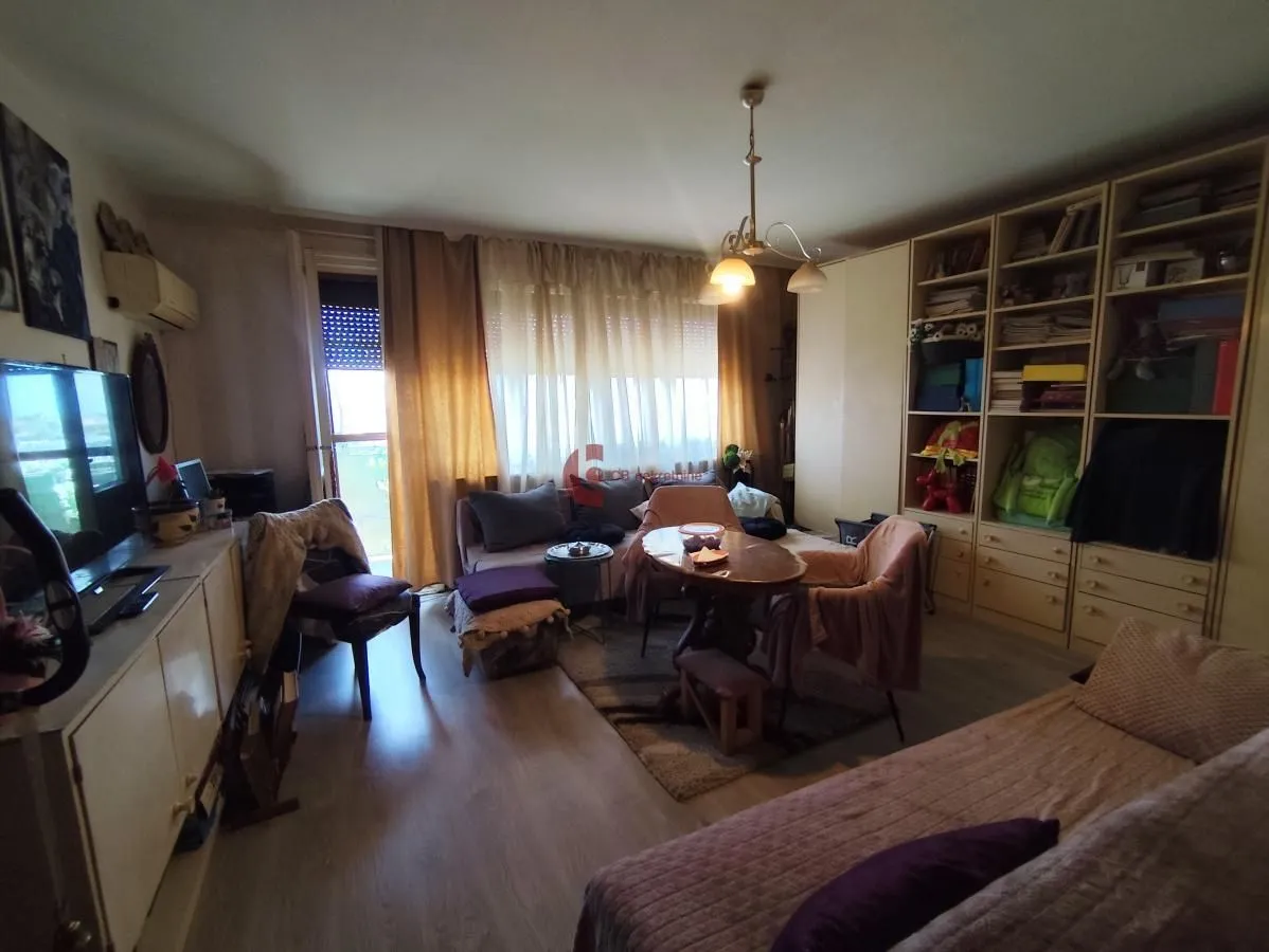 Prodaja, trosoban stan, 75m², Kertvaroš, Subotica