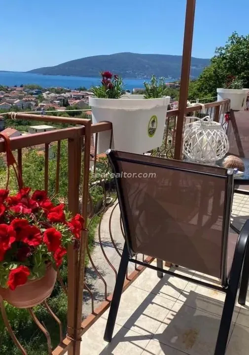 Izdavanje, kuća, 250m², Zelenika, Herceg Novi