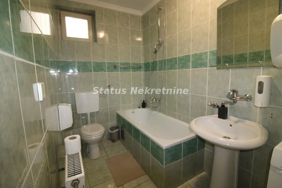 Izdavanje, četvorosoban stan, 75m², Centar, Novi Sad