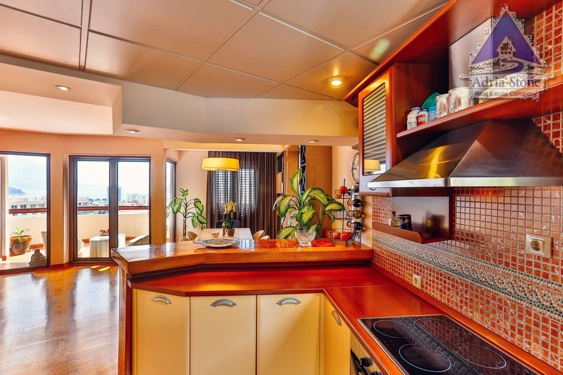Sale, three bedroom apartment, 156m², Dubovica, Budva