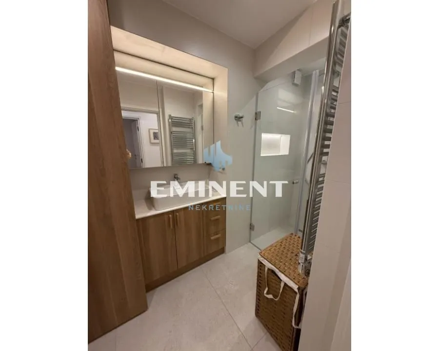 Izdavanje, trosoban stan, 86m², Banovo Brdo, Beograd