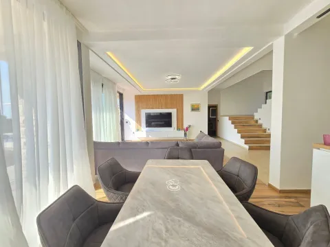 Rent, house, 250m², Višnjevo, Kotor - image 4