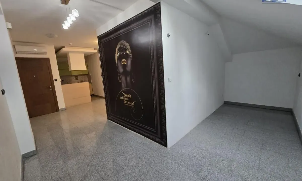 Izdavanje, poslovni prostor, 47m², Centar, Novi Sad