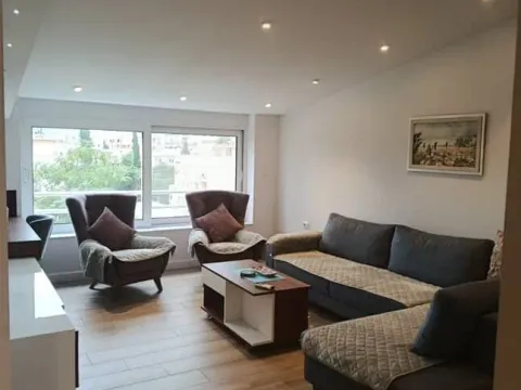 Izdavanje, dvosoban stan, 100m², Preko Morače, Podgorica