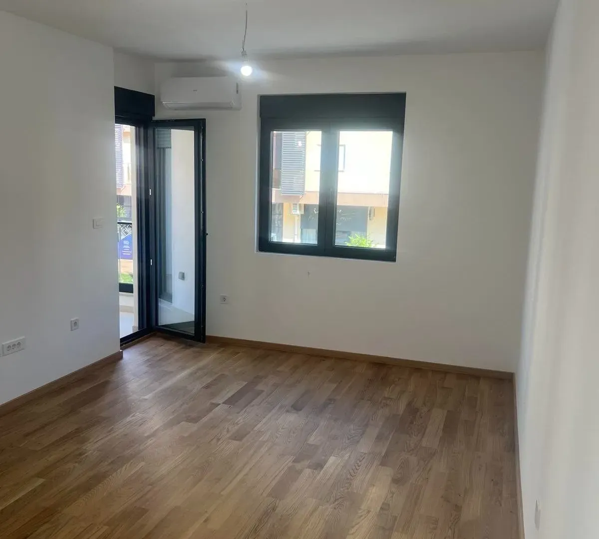 Izdavanje, poslovni prostor, 53m², City Kvart, Podgorica