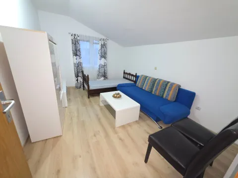 Rent, two bedroom apartment, 75m², Zagorič, Podgorica - image 9