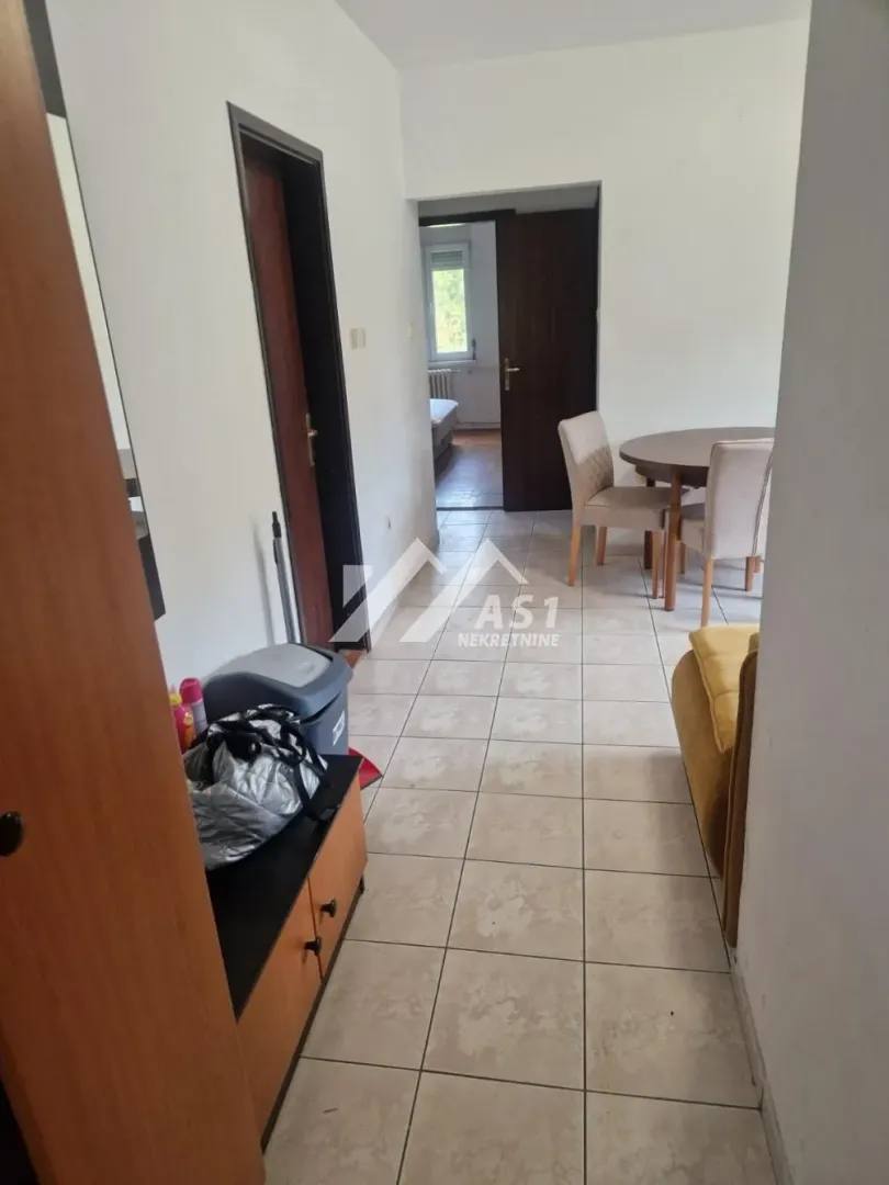 Izdavanje, trosoban stan, 66m², Centar, Novi Sad