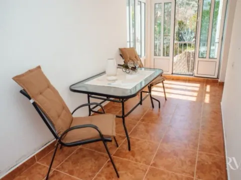 Izdavanje, dvosoban stan, 91m², Škaljari, Kotor - image 7